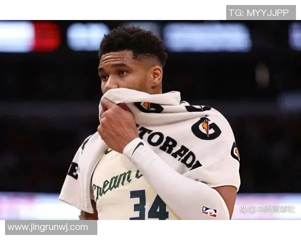 镜头捕捉：字母哥赛场小动作引发热议